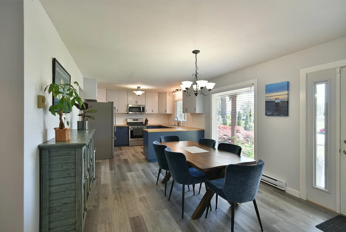 Living Room Photo of 5784 Medusa Street, Sechelt, BC
