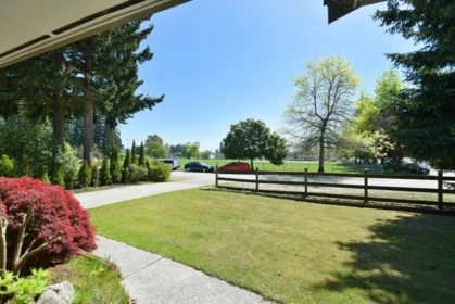 Entry Foyer Photo of 5784 Medusa Street, Sechelt, BC