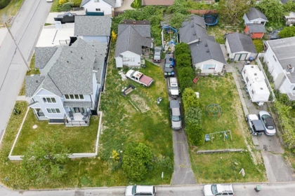 Swimming Pool Photo of 2235 Edinburgh Street, New Westminster, BC