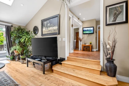 Kitchen Island Photo of 16104 9 Avenue, Surrey, BC