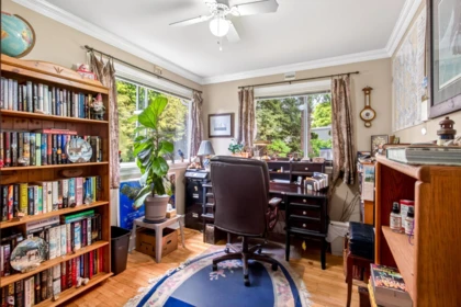 Office / Den Photo of 16104 9 Avenue, Surrey, BC