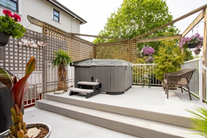 Staircase Photo of 16104 9 Avenue, Surrey, BC