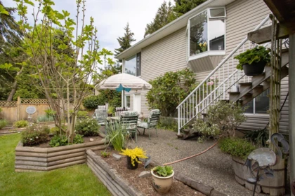 Swimming Pool Photo of 16104 9 Avenue, Surrey, BC