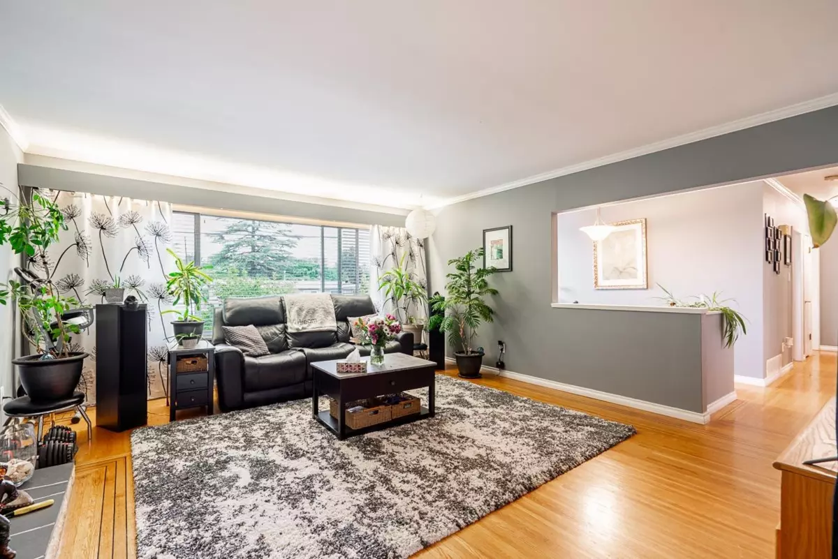 Dining Area Photo of 12528 Pinewood Crescent, Surrey, BC