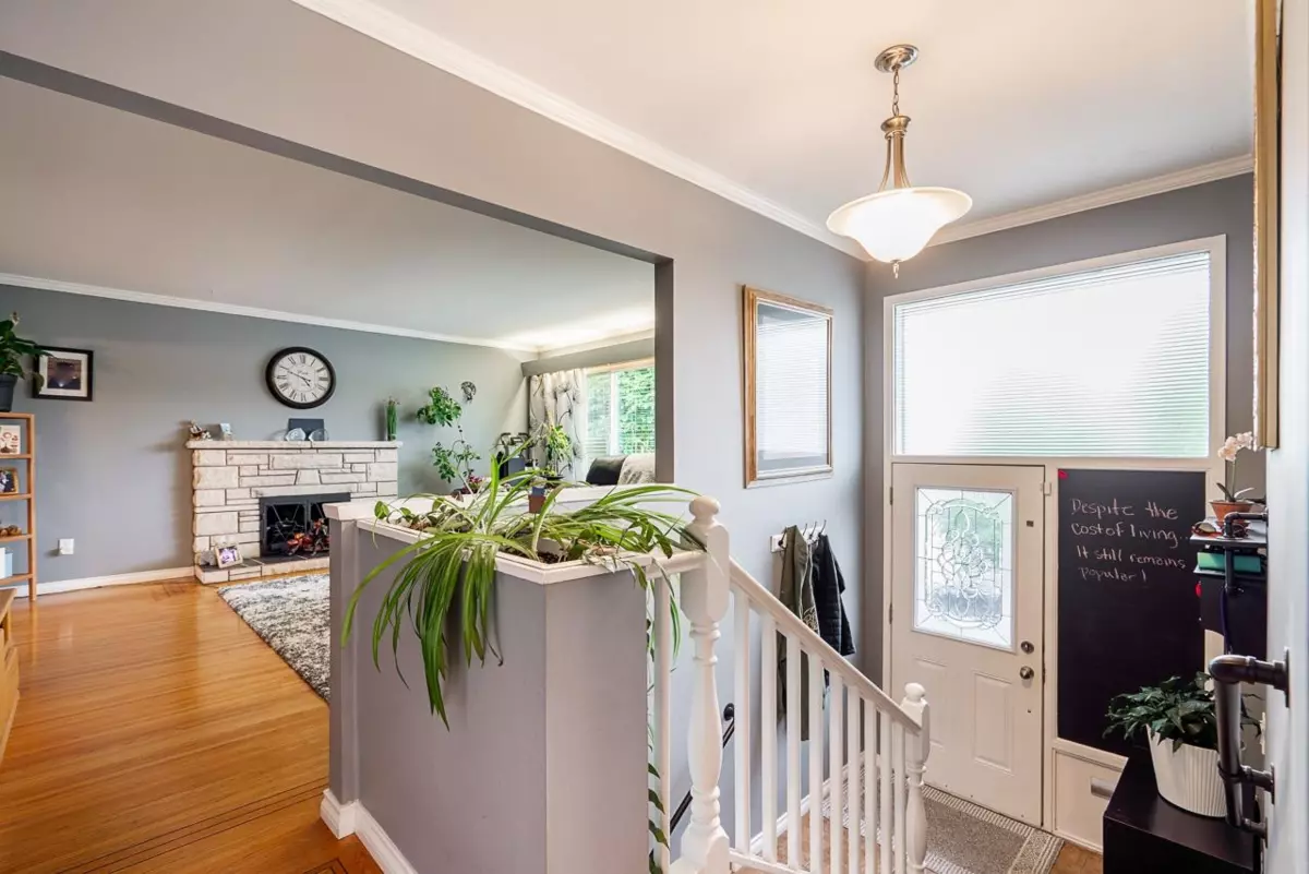 Living Room Photo of 12528 Pinewood Crescent, Surrey, BC