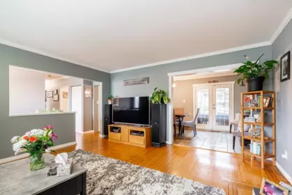 Kitchen Island Photo of 12528 Pinewood Crescent, Surrey, BC