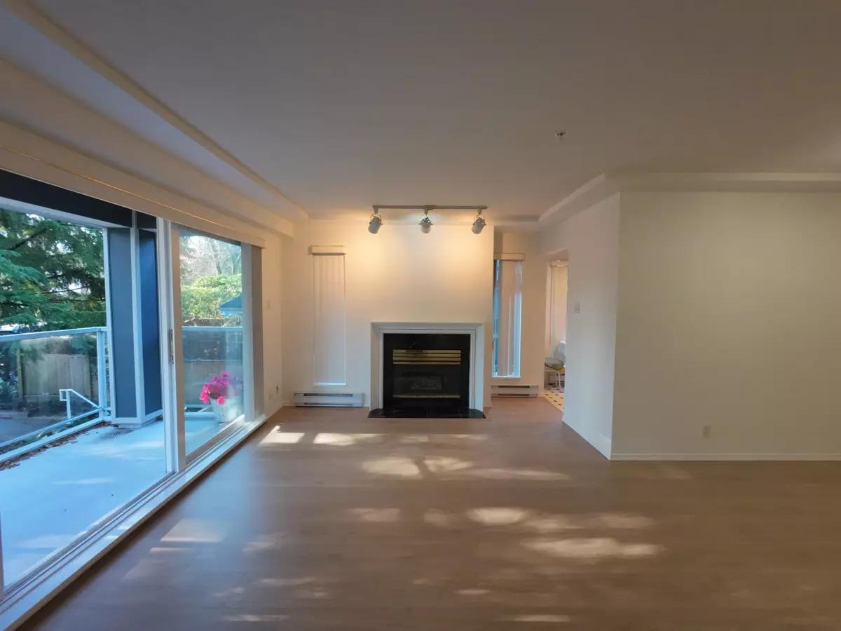 Dining Area Photo of 203 865 W 15th Avenue, Vancouver, BC