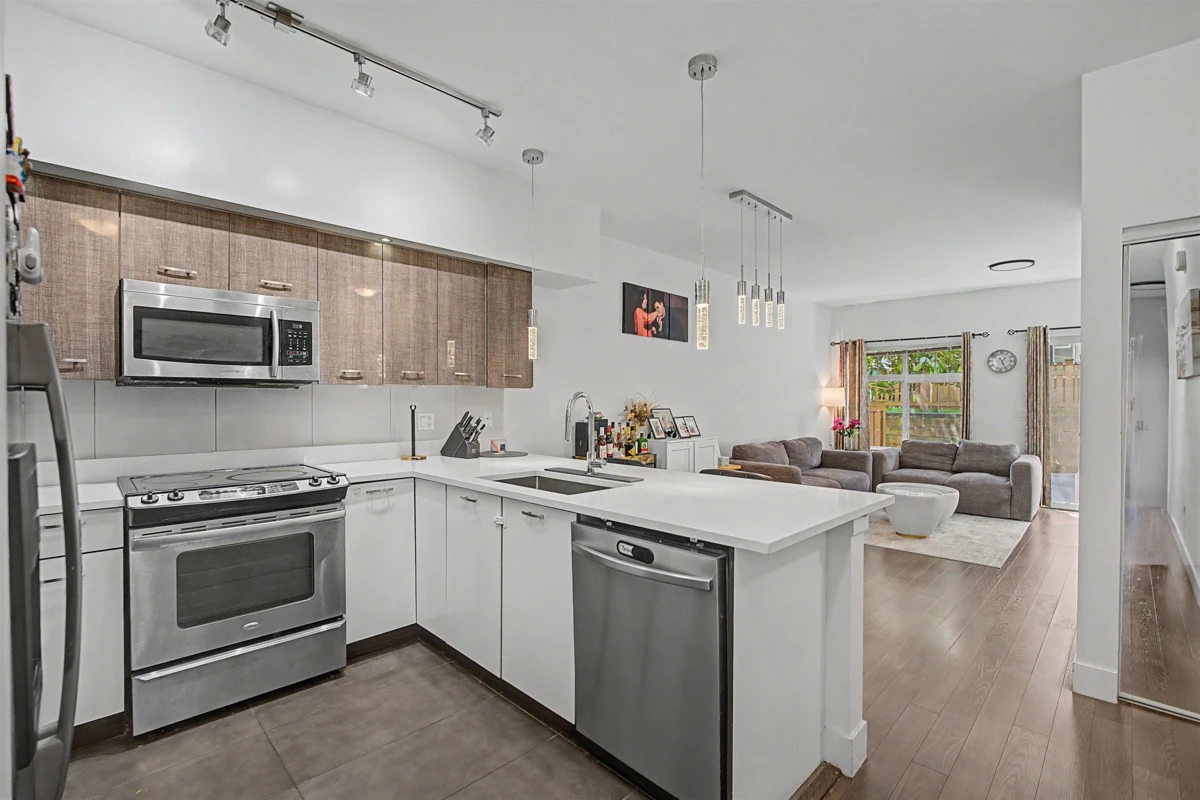 Dining Area Photo of 100 6299 144 Street, Surrey, BC