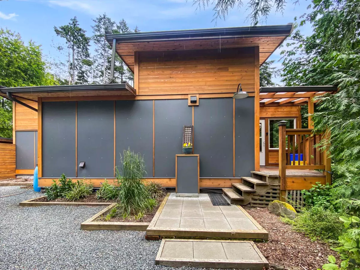 Family Room Photo of 1330 Cottage Way, Galiano Island, BC