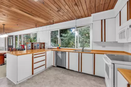 Basement Recreation Room Photo of 977 Belvedere Drive, North Vancouver, BC