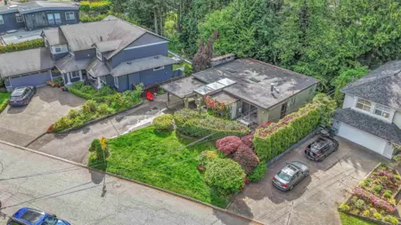 Outdoor Deck Photo of 977 Belvedere Drive, North Vancouver, BC