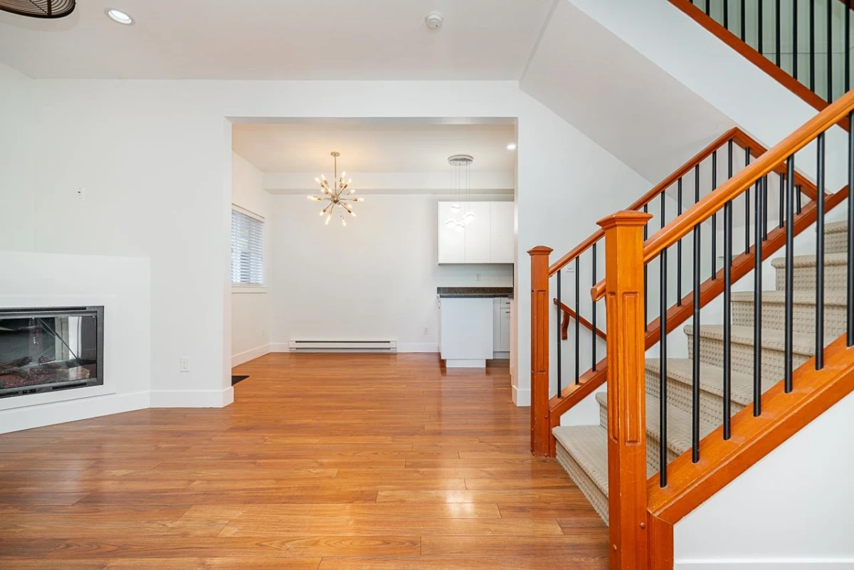 Family Room Photo of D3 19319 72 Avenue, Surrey, BC