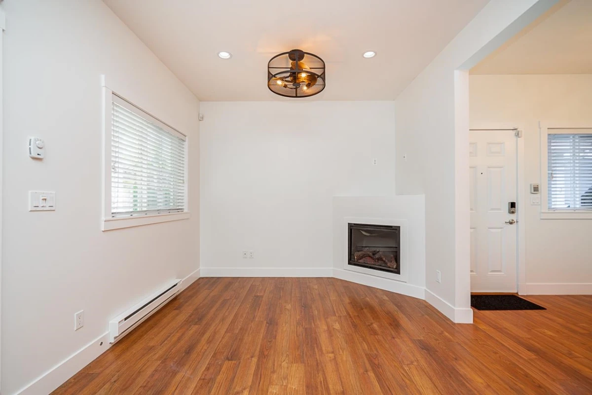 Living Room Photo of D3 19319 72 Avenue, Surrey, BC