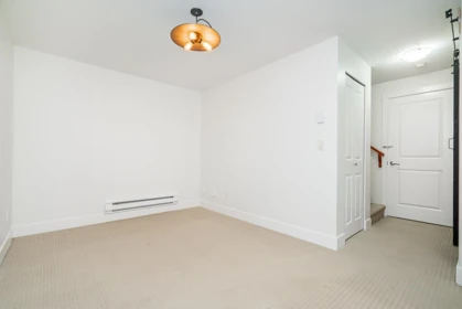 Entry Foyer Photo of D3 19319 72 Avenue, Surrey, BC