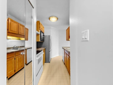 Kitchen Island Photo of 1403 6455 Willingdon Avenue, Burnaby, BC