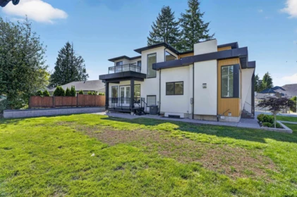 Fitness Center Photo Near 10925 Oriole Drive, Surrey, BC