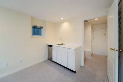 Hallway Photo of 4682 W 14th Avenue, Vancouver, BC