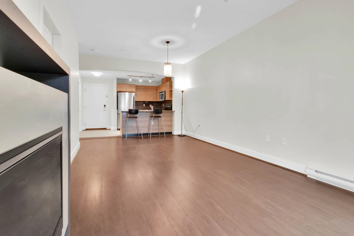 Family Room Photo of 323 6688 120 Street, Surrey, BC