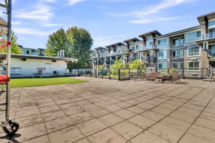 Garden / Landscaping Photo of 323 6688 120 Street, Surrey, BC