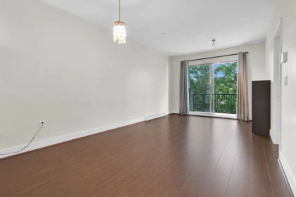 Kitchen Photo of 323 6688 120 Street, Surrey, BC