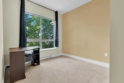 Office / Den Photo of 323 6688 120 Street, Surrey, BC