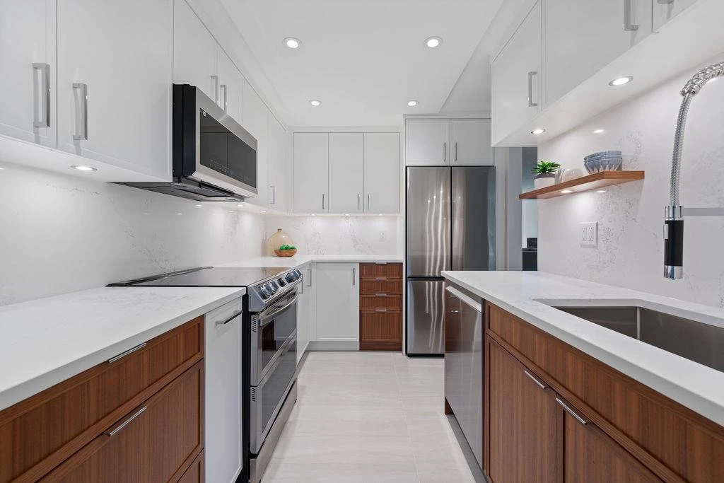 Family Room Photo of 305 4101 Yew Street, Vancouver, BC