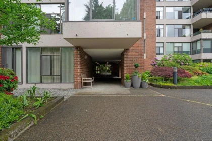 Entry Foyer Photo of 305 4101 Yew Street, Vancouver, BC