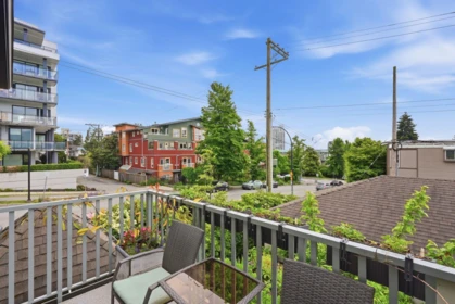 Garden / Landscaping Photo of 203 W 6th Street, North Vancouver, BC