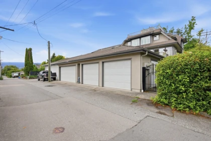 Hot Tub / Spa Photo of 203 W 6th Street, North Vancouver, BC
