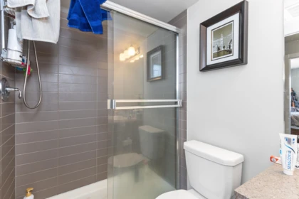 Primary Bathroom Photo of 112 2565 Campbell Avenue, Abbotsford, BC