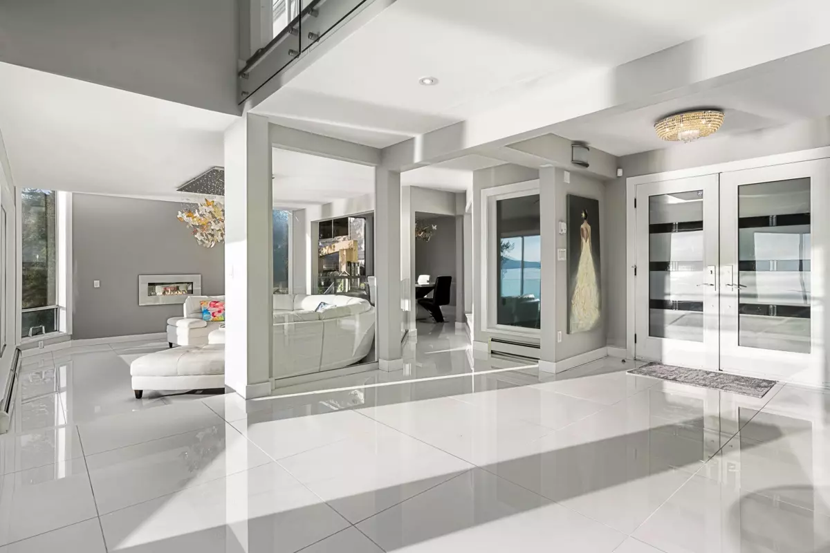 Family Room Photo of 5530 Parthenon Place, West Vancouver, BC