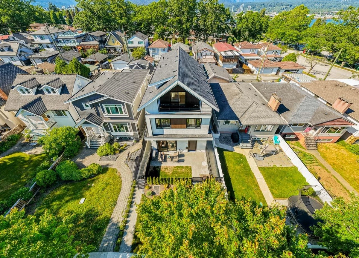 Exterior Rear Photo of 1 2875 Cambridge Street, Vancouver, BC