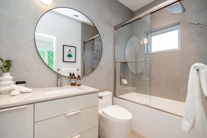 Hallway Photo of 1 2875 Cambridge Street, Vancouver, BC
