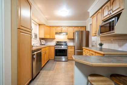 Kitchen Island Photo of 27042 28b Avenue, Langley, BC
