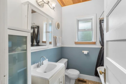 Guest Bathroom Photo of 1408 Edinburgh Street, New Westminster, BC