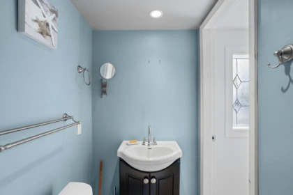 Hallway Photo of 1408 Edinburgh Street, New Westminster, BC