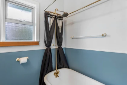 Powder Room Photo of 1408 Edinburgh Street, New Westminster, BC