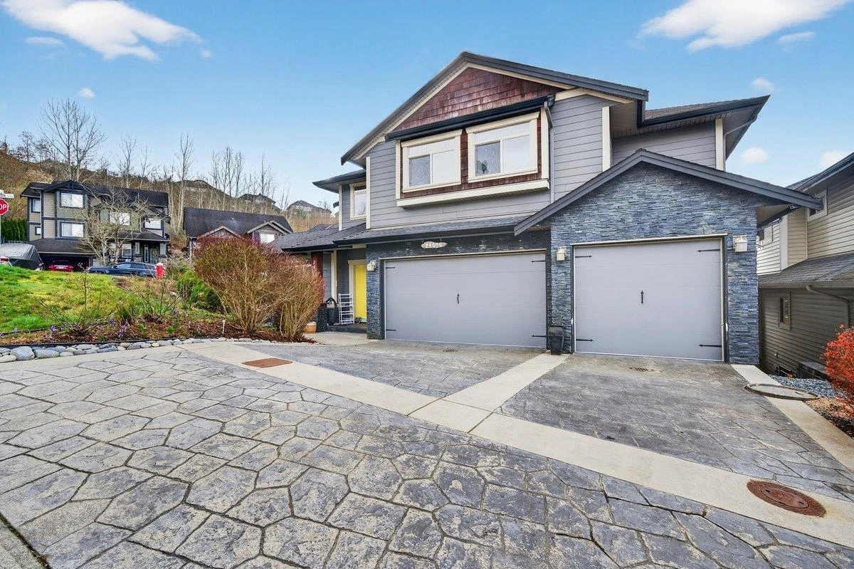 Family Room Photo of 24696 103a Avenue, Maple Ridge, BC