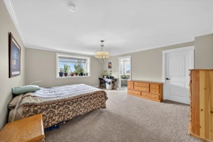 Entry Foyer Photo of 24696 103a Avenue, Maple Ridge, BC