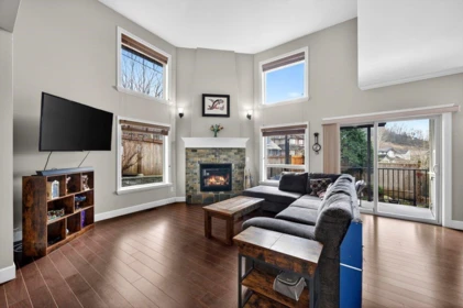 Kitchen Photo of 24696 103a Avenue, Maple Ridge, BC