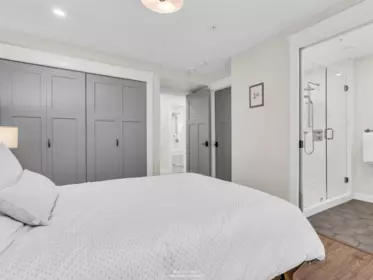Entry Foyer Photo of 436 Lakewood Drive, Vancouver, BC