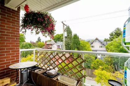 Entry Foyer Photo of 306 2929 W 4th Avenue, Vancouver, BC