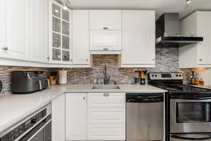 Kitchen Island Photo of 2505 6540 Burlington Avenue, Burnaby, BC