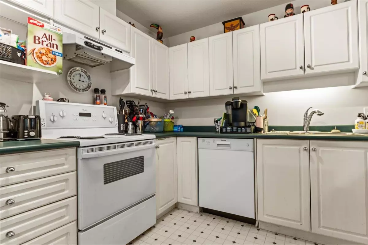 Dining Area Photo of 404 33708 King Road, Abbotsford, BC