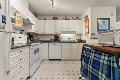Kitchen Photo of 404 33708 King Road, Abbotsford, BC