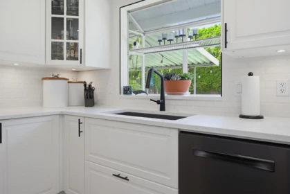 Guest Bathroom Photo of 32562 Murray Avenue, Abbotsford, BC
