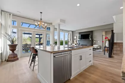 Kitchen Island Photo of 14279 37 Avenue, Surrey, BC