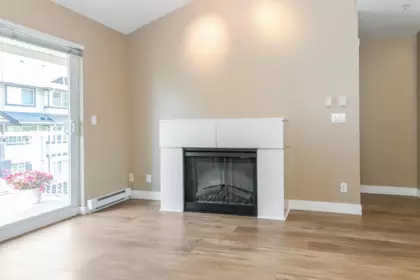 Kitchen Photo of 406 19366 65 Avenue, Surrey, BC