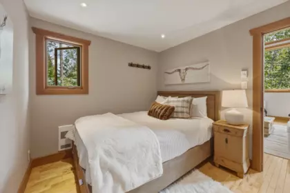 8633 Forest Ridge Drive, Whistler, BC, Whistler — Single Family Residence for sale