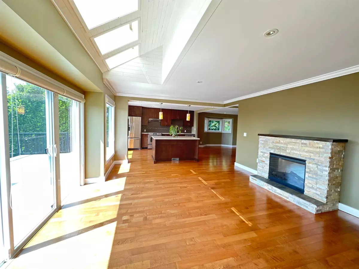 Family Room Photo of 2522 Nelson Avenue, West Vancouver, BC
